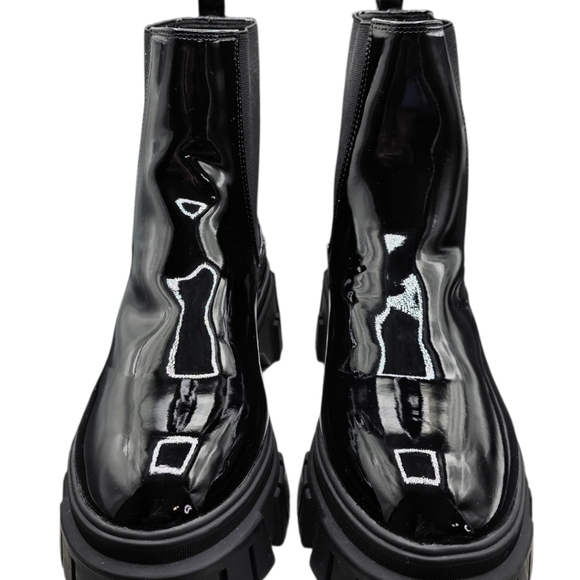 Chinese Laundry Jenny Black Patent Lug Sole Chelsea Boots Size 10 NWT - Picture 2 of 7